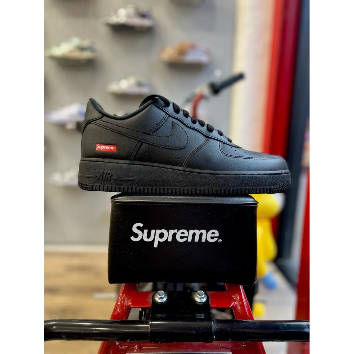 Nike Air Force 1 Low Supreme - Black - Image 4